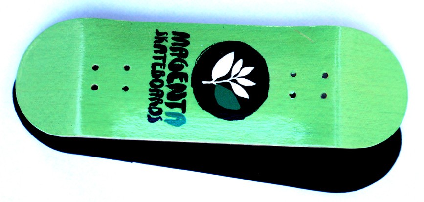 BOARD G5 MAGENTA LOGO LIGHT GREEN MODEL 30MM (+RIPTAPE) – 9,50 € ($12,38 USD)