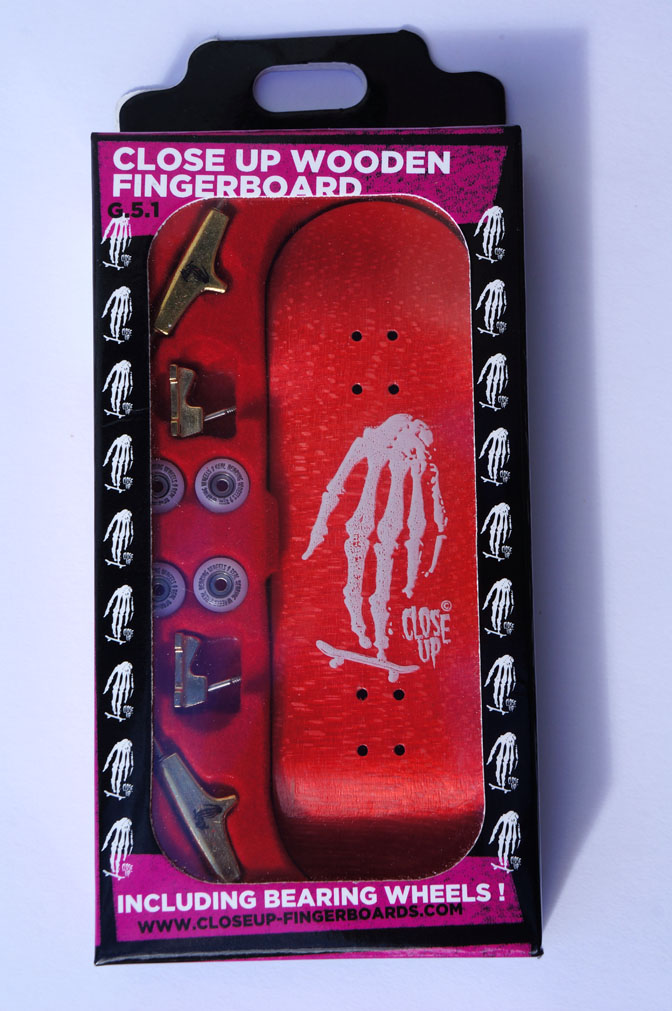 CLOSE UP SKULL HAND RED MODEL 31MM MEDIUM CONCAVE – 26,00 € ($ 35,50)