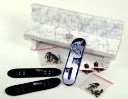 CLOSEUP-FINGERBOARD-GREY-BENCH-+-GEN4-5BORO-DULOUT