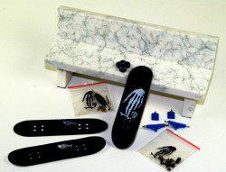 CLOSEUP-FINGERBOARD-GREY-BENCH-+-GEN4-SKULL-HAND BLACK SET
