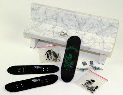 CLOSEUP-FINGERBOARD-GREY-BENCH-+-GEN4-TRAUMA-TEAM LOGO SET
