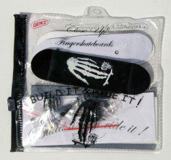 CLOSEUP NEW GEN3 SKULL HAND SET BLACK – 19,00 € ($27,75 USD)
