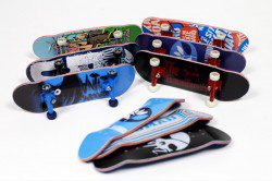 CO BRANDING MODELS CLOSEUP FINGERBOARD 250x166 CloseUp FingerSkateboard products photo