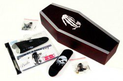 COFFIN2-+-GEN4-ANTIZ-SKULL-SET-CLOSEUP-FINGERSKATEBOARD