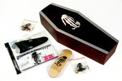 COFFIN2-+-GEN4-CLOSE-UP-SKULL WOOD SET-CLOSEUP-FINGERSKATEBOARD