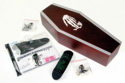 COFFIN2-+-GEN4-TRAUMA-LOGO-SET-CLOSEUP-FINGERSKATEBOARD
