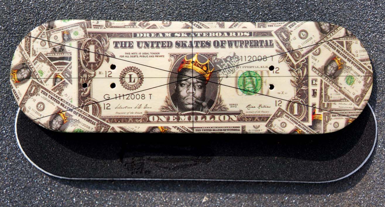 BOARD DREAM DOLLAR BILL 30MM MEDIUM CONCAVE + RIPTAPE – 9,50 € ($12,38 USD)