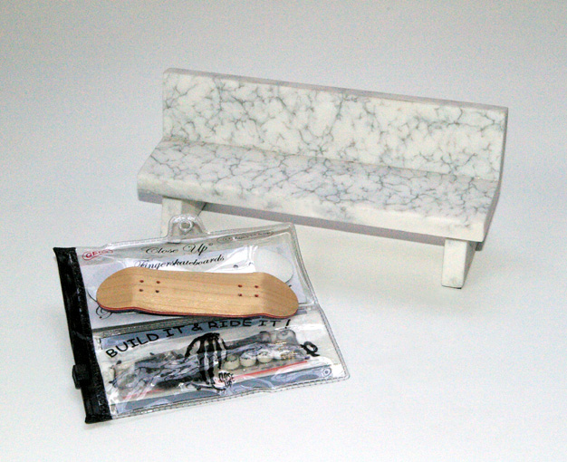 Grey bench Close Up+customise set fingerskate Grey bench + Fingerboard Gen3 Customise set   39,50€ ($52 USD)