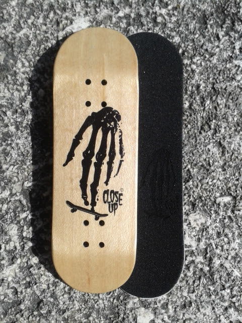 CLOSE UP/INEXP 31MM WIDE WOOD DECK</br>HAND MADE IN FRANCE</br> + RIPTAPE – 24,00 € ($ 33,00)