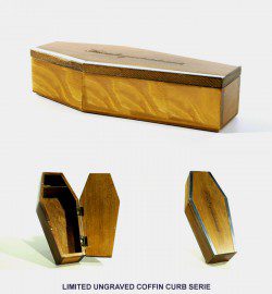 Close Up LIMITED UNGRAVED COFFIN CURB – 20 € ($29 USD)